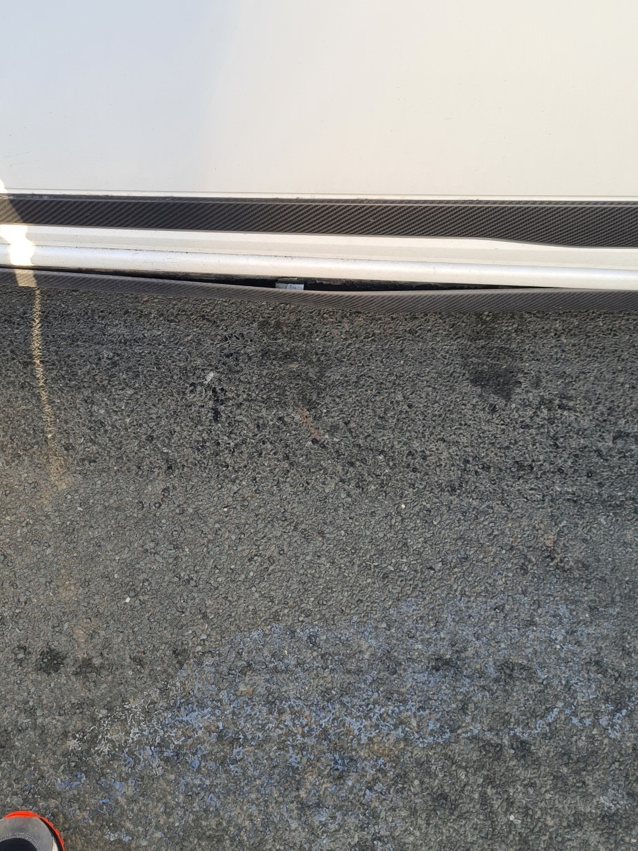 Citroen DS3 Racing side skirt damage (2).jpg