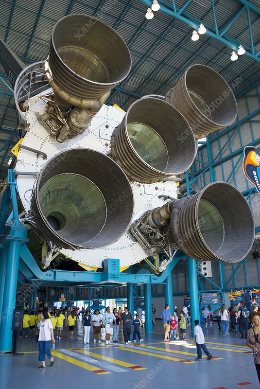 Saturn_V_rocket_and_F-1_engines.jpg